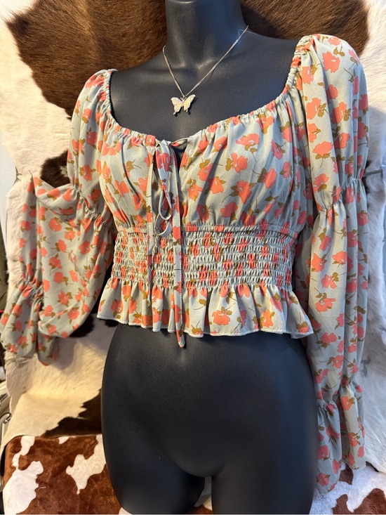 SHEIN Tops - SHEIN Sage Crop Top with Coral Floral Print